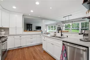2484 Marguerite Pl N E, Marietta, GA 30068 - Photo 13