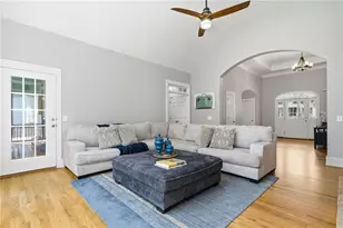 401 Maple Ridge Ct, Cumming, GA 30028 - Photo 11