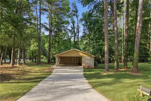 5657 Mountainbrooke Ct, Stone Mountain, GA 30087 - Photo 3