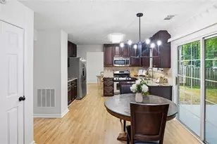 1075 Hidden Pond Ln, Roswell, GA 30075 - Photo 15