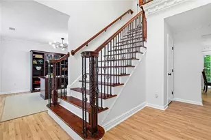 1075 Hidden Pond Ln, Roswell, GA 30075 - Photo 3