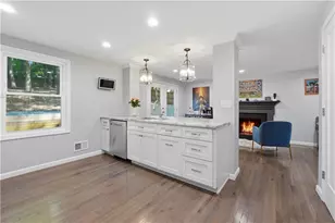 9715 N Pond Cir, Roswell, GA 30076 - Photo 11