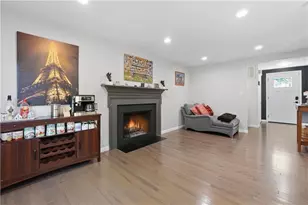 9715 N Pond Cir, Roswell, GA 30076 - Photo 3