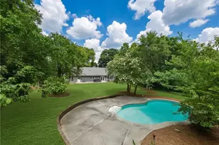 555 Saddle Creek Cir, Roswell, GA 30076 - Photo 3