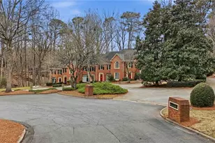 137 Weatherburne Dr, Roswell, GA 30076 - Photo 5