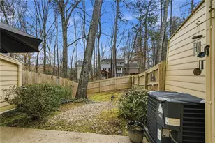 137 Weatherburne Dr, Roswell, GA 30076 - Photo 29