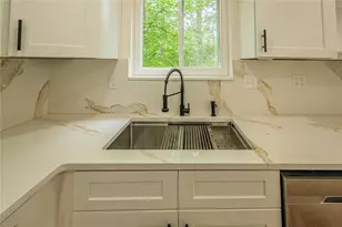 10175 Old Woodland Entry, Johns Creek, GA 30022 - Photo 9