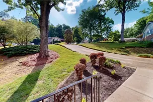 2590 Bentbrook Ct, Dunwoody, GA 30360 - Photo 3