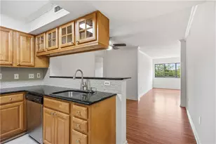 795 Hammond Dr, Atlanta, GA 30328 - Photo 9