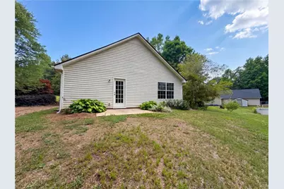 202 Bluff Court, Jackson, GA 30233 - Photo 15