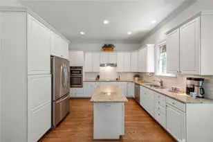 1847 Hedge Rose Dr NE, Atlanta, GA 30324 - Photo 13