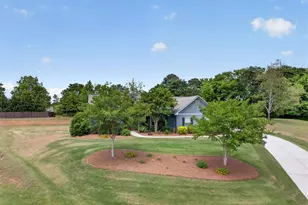 1017 Anne Marie Ct, Jefferson, GA 30549 - Photo 3