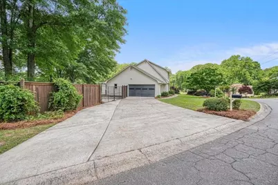 2422 Stockton Drive, Marietta, GA 30066 - Photo 3