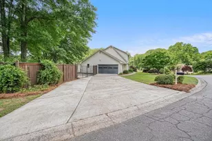 2422 Stockton Dr, Marietta, GA 30066 - Photo 3