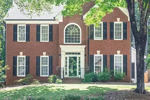 2562 Forest Meadow Ln, Lawrenceville, GA 30043 - Photo 5