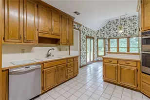 10625 Haynes Forest Dr, Alpharetta, GA 30022 - Photo 15