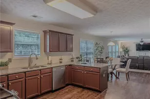 6042 Fairington Farms Ln, Lithonia, GA 30038 - Photo 11