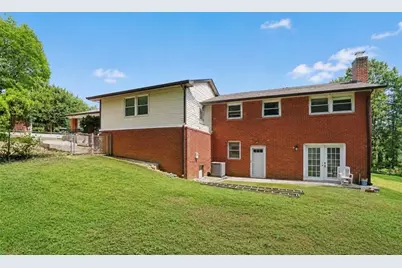 14 N Poplar Street, Fairburn, GA 30213 - Photo 27