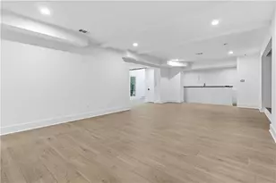 3196 Towerview Dr, Atlanta, GA 30324 - Photo 33