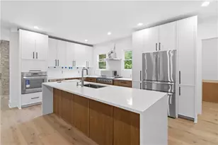 3196 Towerview Dr, Atlanta, GA 30324 - Photo 11