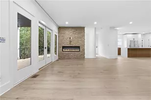 3196 Towerview Dr, Atlanta, GA 30324 - Photo 13