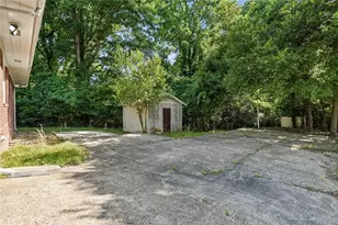 243 S Myrtle St, Winder, GA 30680 - Photo 25