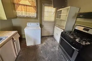 718 N Hill St, Griffin, GA 30223 - Photo 9