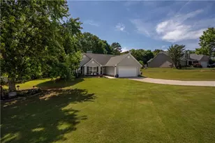 327 Tallassee Ln, Statham, GA 30666 - Photo 3