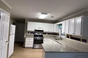 2130 Crescentview Dr, Lawrenceville, GA 30044 - Photo 3