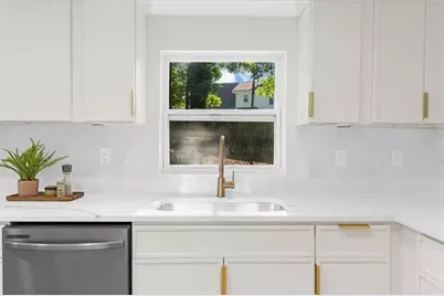 1661 Oak Ridge Circle SW, Stone Mountain, GA 30087 - Photo 17