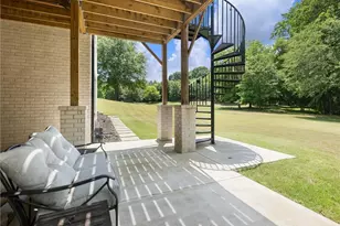 566 Versailles Dr, Auburn, GA 30011 - Photo 77