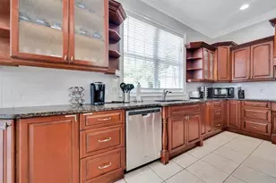 1010 Burton Dr NE, Atlanta, GA 30329 - Photo 11