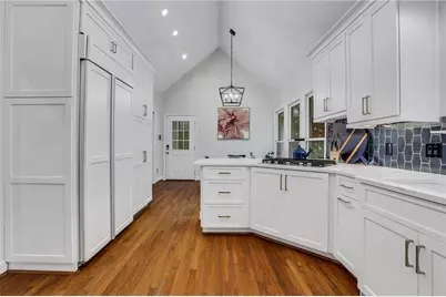 705 Glengary Way NE, Atlanta, GA 30342 - Photo 9