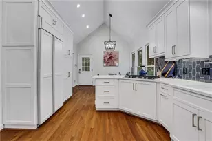 705 Glengary Way NE, Atlanta, GA 30342 - Photo 9