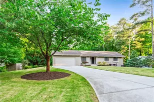2755 Wendy Ln, Marietta, GA 30062 - Photo 3