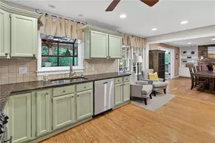 6875 Castleton Dr, Atlanta, GA 30328 - Photo 13