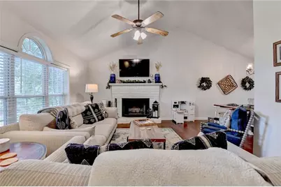 95 N Gwinnett Street, Buford, GA 30518 - Photo 7