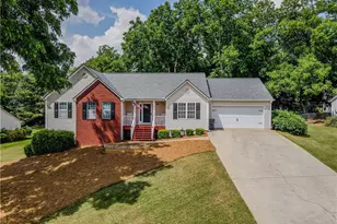 2990 Hampton Valley Dr, Loganville, GA 30052 - Photo 1