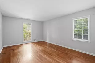 7195 Hunters Branch Dr, Atlanta, GA 30328 - Photo 11