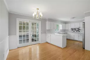 7195 Hunters Branch Dr, Atlanta, GA 30328 - Photo 7