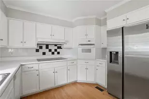 7195 Hunters Branch Dr, Atlanta, GA 30328 - Photo 9