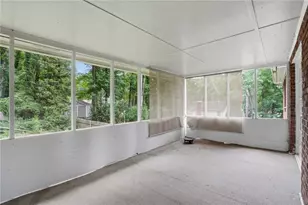 7195 Hunters Branch Dr, Atlanta, GA 30328 - Photo 21