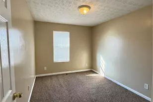 5869 Strathmoor Manor Cir, Lithonia, GA 30058 - Photo 9