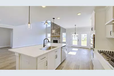6904 Lancelot Court, Flowery Branch, GA 30542 - Photo 15