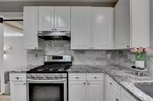 1053 Hawk Creek Trail, Lawrenceville, GA 30043 - Photo 15