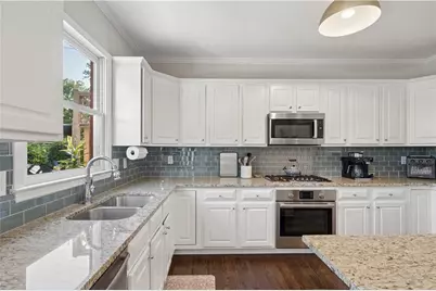 1194 Brookhaven Glen, Atlanta, GA 30319 - Photo 9