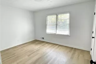 359 Mimosa Dr, Buford, GA 30518 - Photo 7