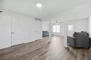 5547 Strathmoor Manor Cir, Lithonia, GA 30058 - Photo 7