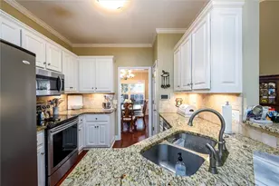 9390 Resort Cir, Gainesville, GA 30506 - Photo 7