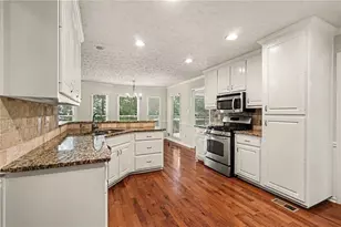 977 Sunny Glenn Ct, Lawrenceville, GA 30043 - Photo 9